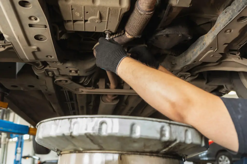 Steps to Use a Torque Wrench to Tighten The Oil Drain Plug Correctly