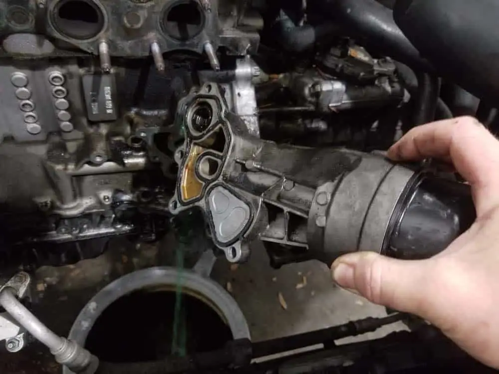 How to Identify a Leaking Oil Filter Housing